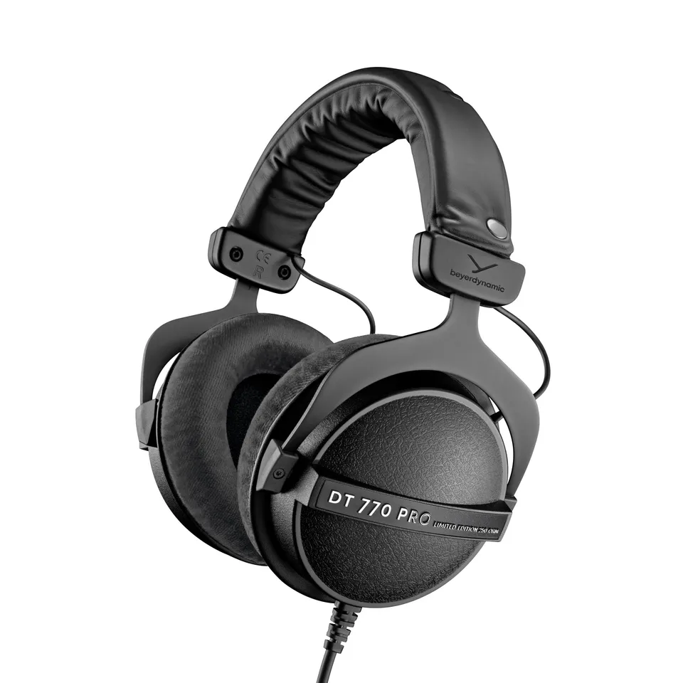 beyerdynamic-dt-770-pro-250-ohm-black-limited-edition-over-ear-studiokopfh-rer-g image 1