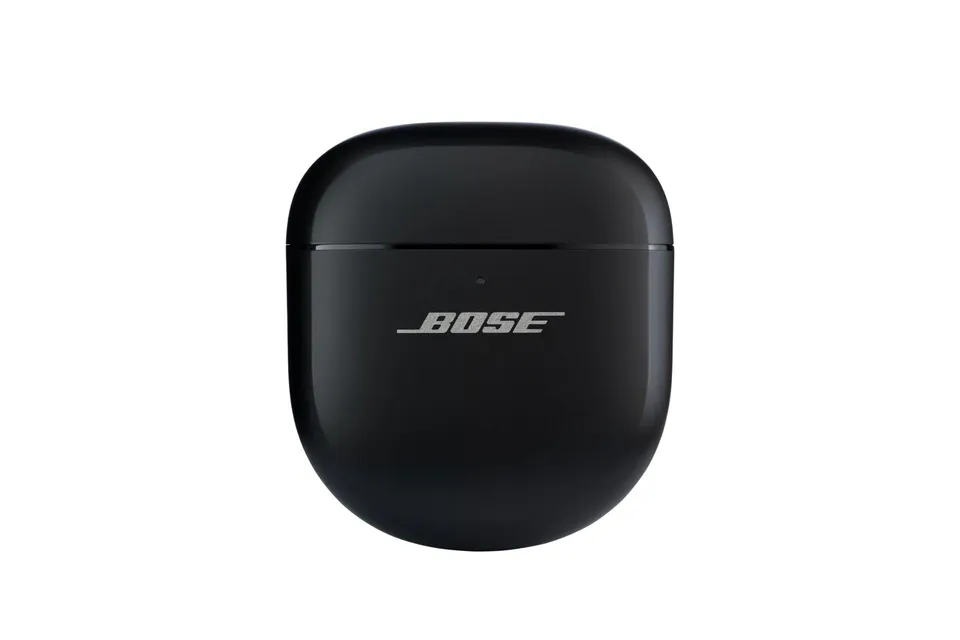 bose-quietcomfort-ultra-earbuds-transportetui-mit-ladefunktion-schwarz image 1