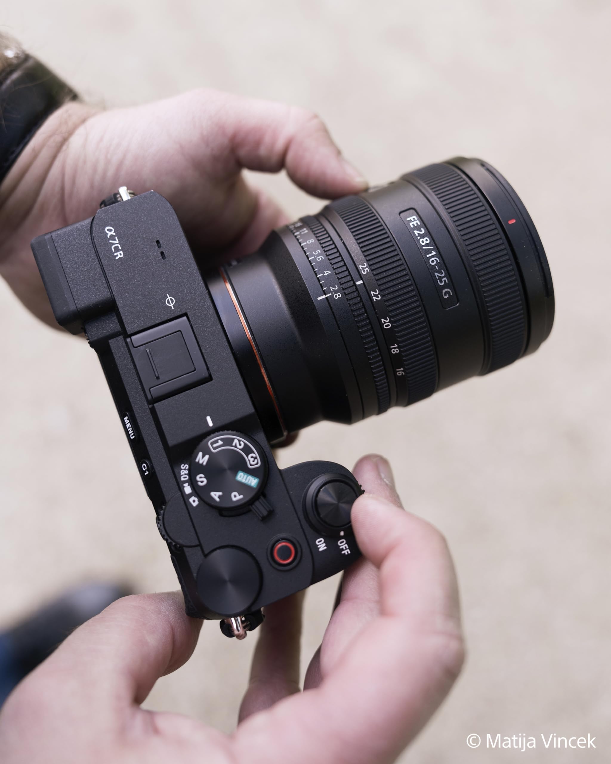 sony-fe-16-25-mm-f2-8-g-sel1625g-vollformat-weitwinkelzoomobjektiv-e-mount image 3