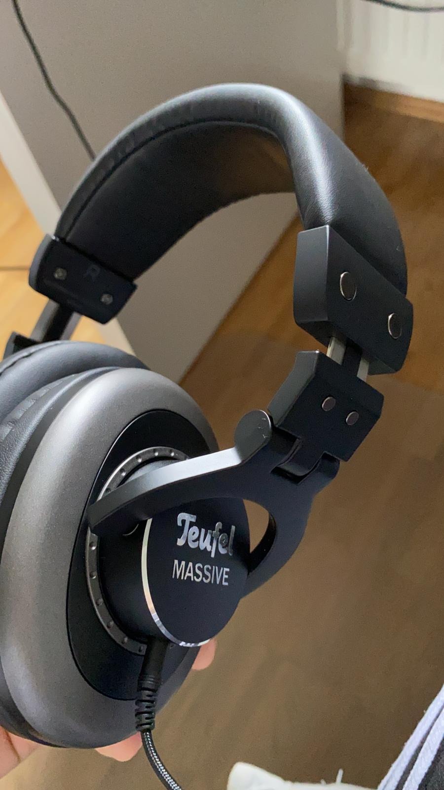 Bass top, Kabel gewöhnungsbedürftig