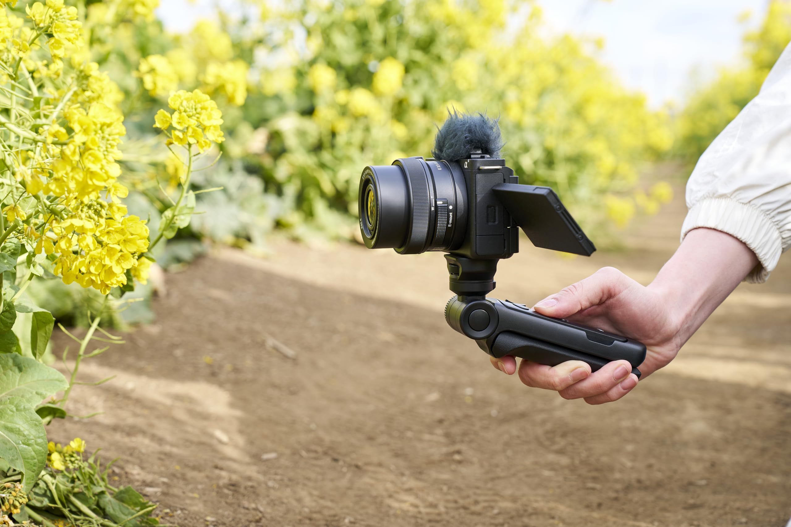 sony-zv-e10-aps-c-systemkamera-f-r-vlogging-4k-video-schwenkbares-display-real-t image 5